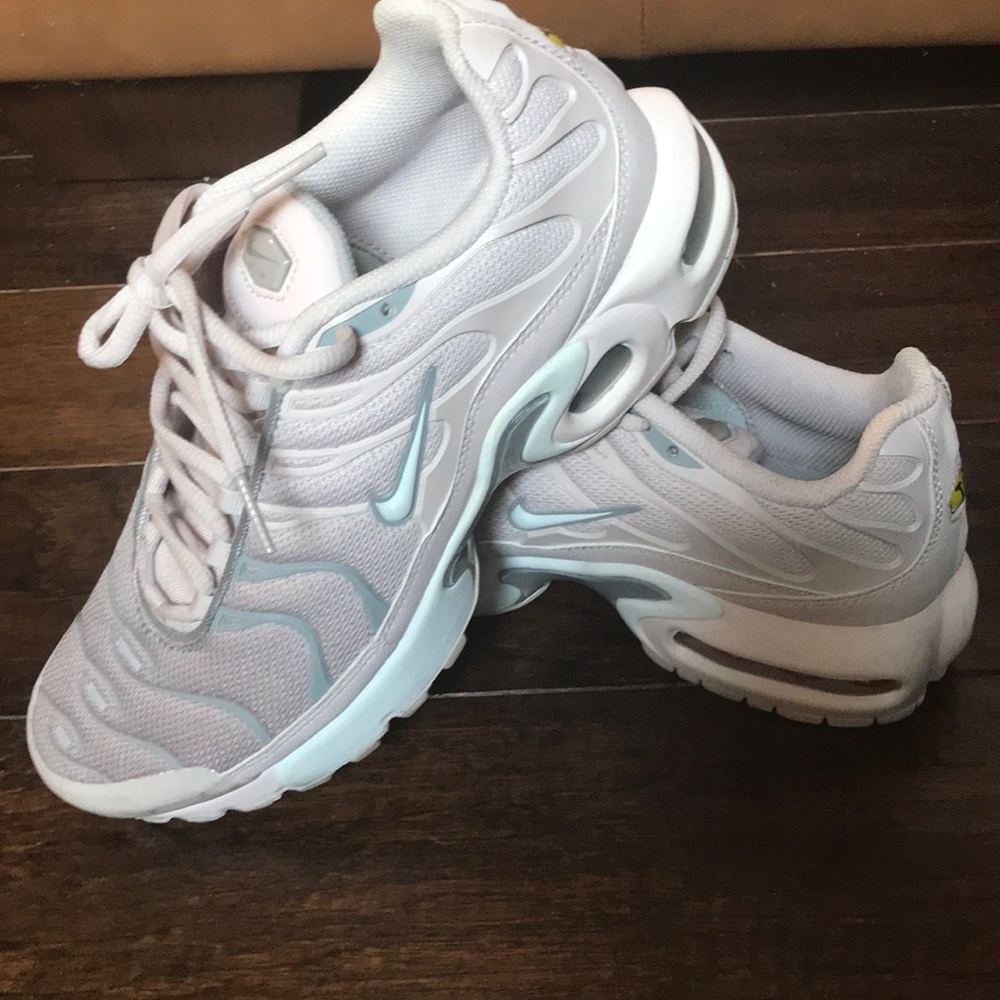 COPY - Nike AirMax. Light pink. Lightly worn.